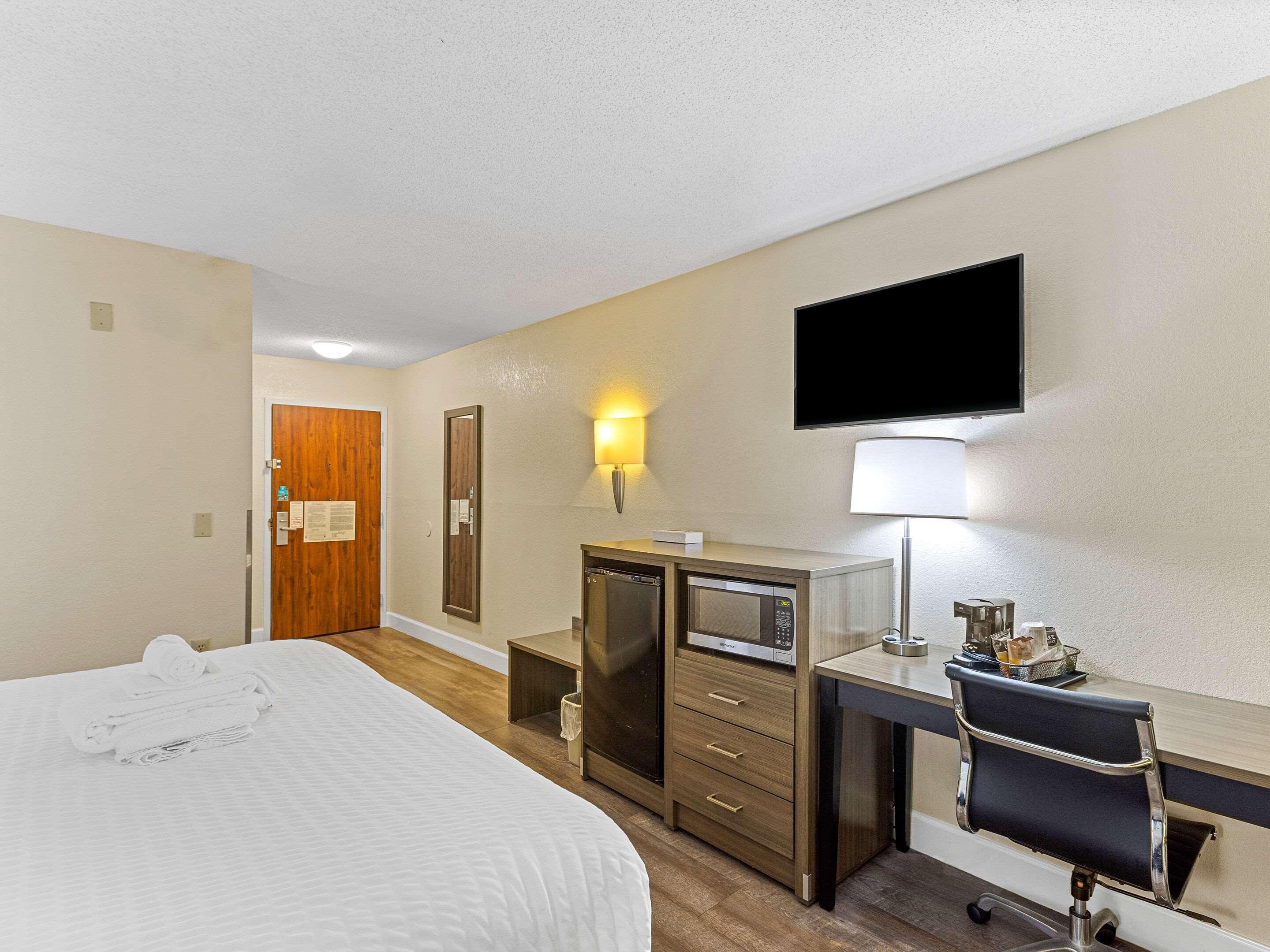 Clarion Pointe Gateway I-95 Hotel