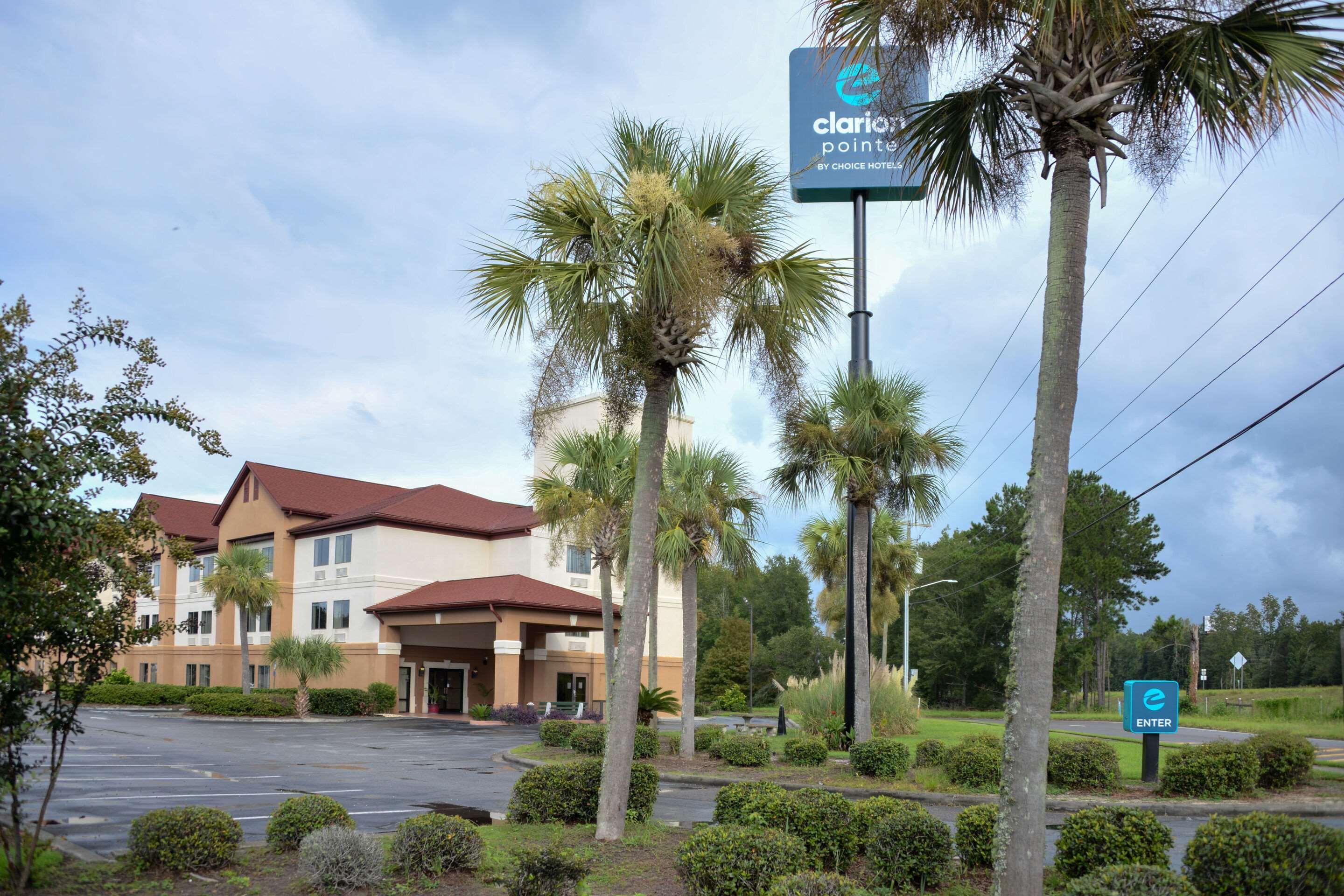 Clarion Pointe Gateway I-95 Hotel 3*