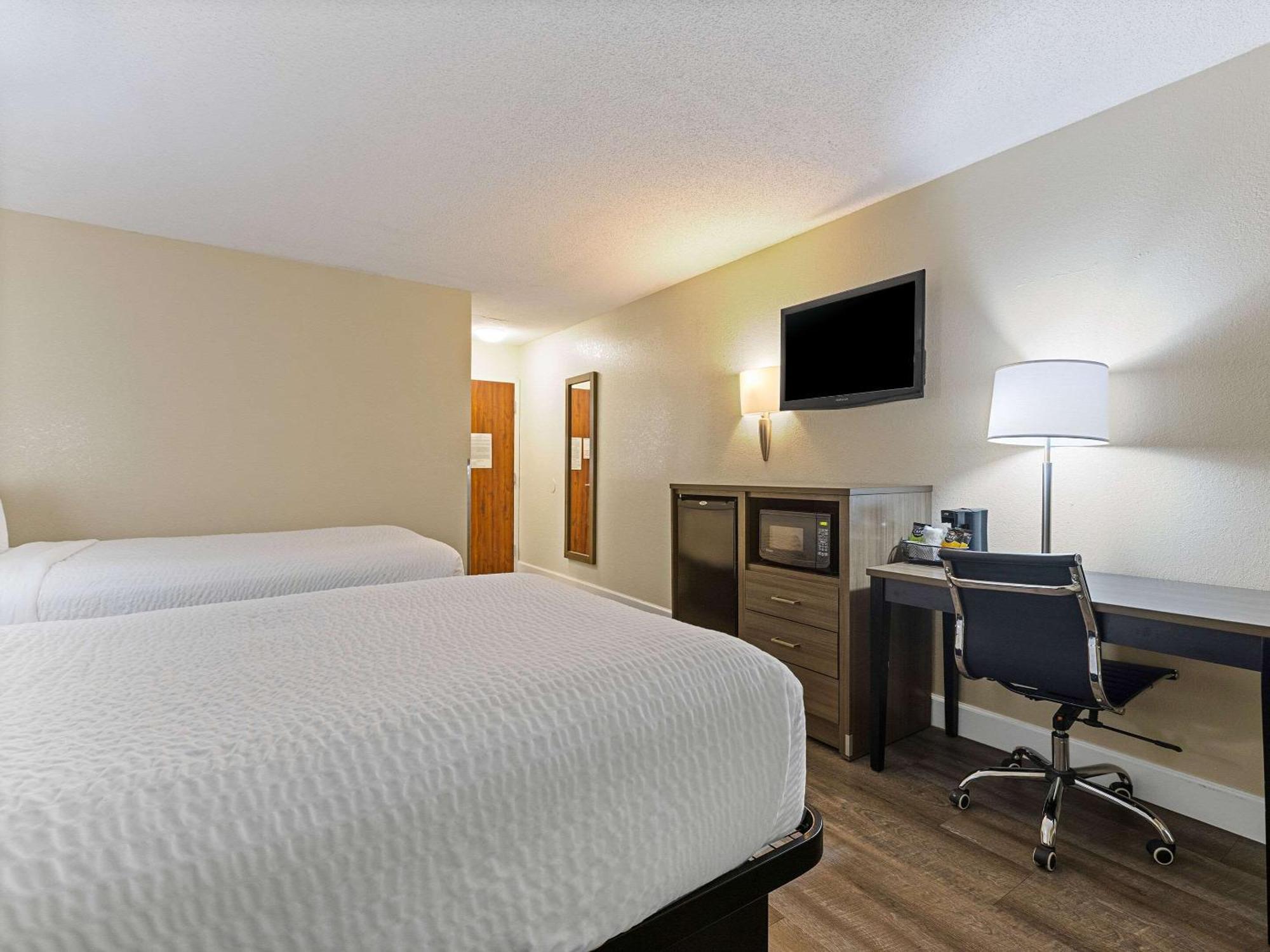 Clarion Pointe Gateway I-95 Hotel Georgetown