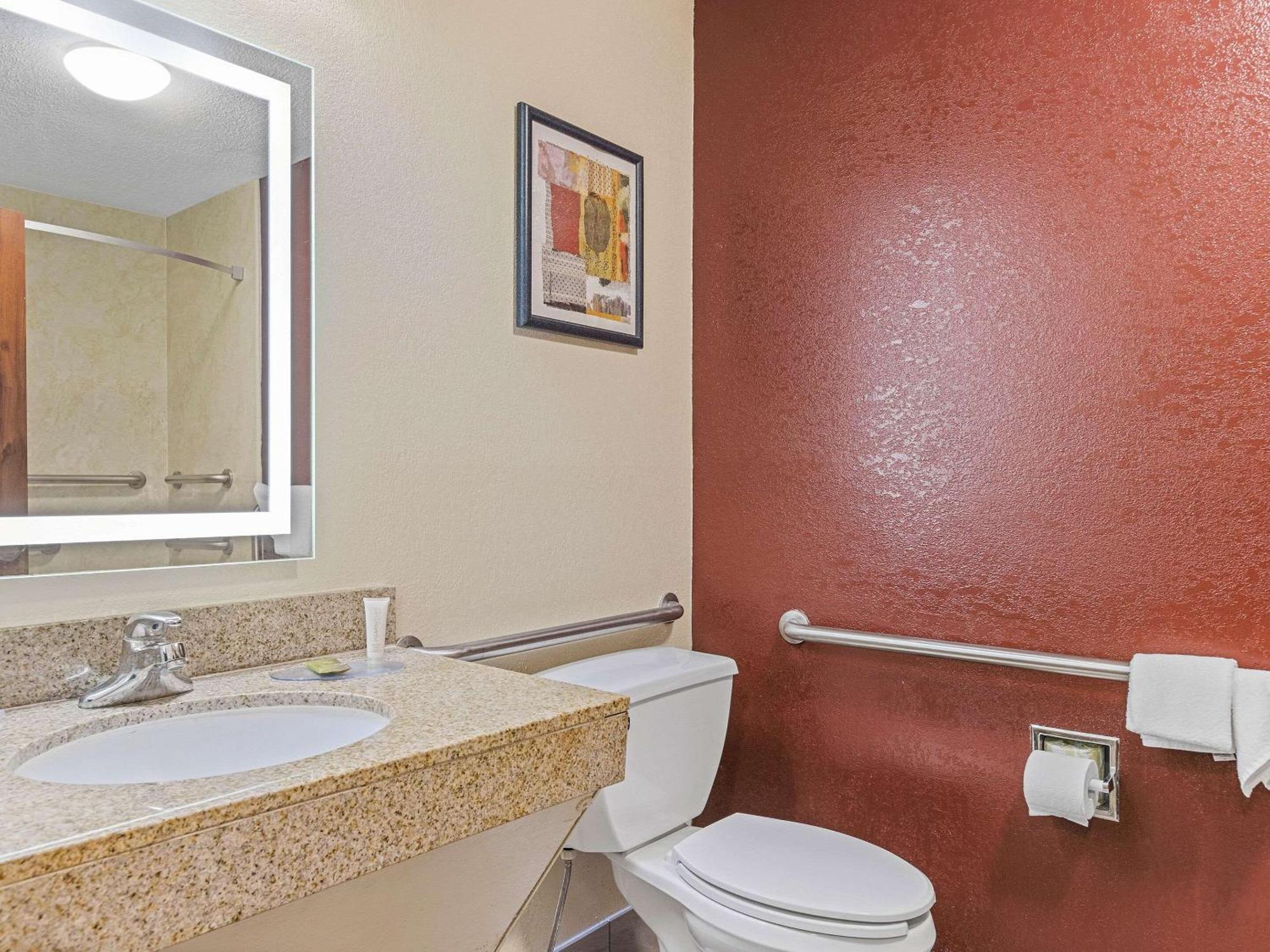 Clarion Pointe Gateway I-95 Hotel Georgetown